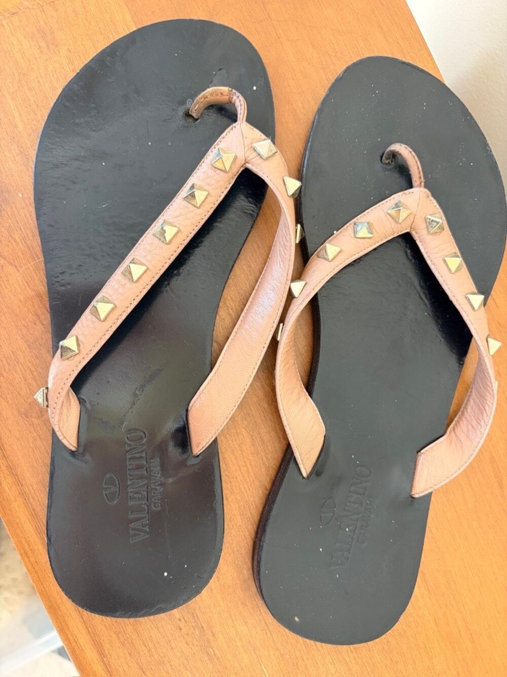 Valentino Garavani Rockstud Nude Thong Sandals size 8/38